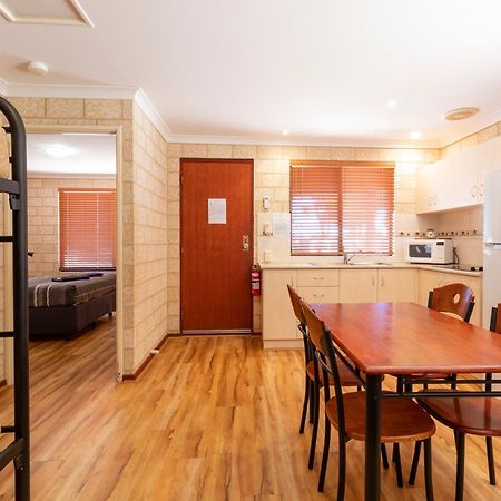 Kalbarri Tudor Holiday Park ภายนอก รูปภาพ