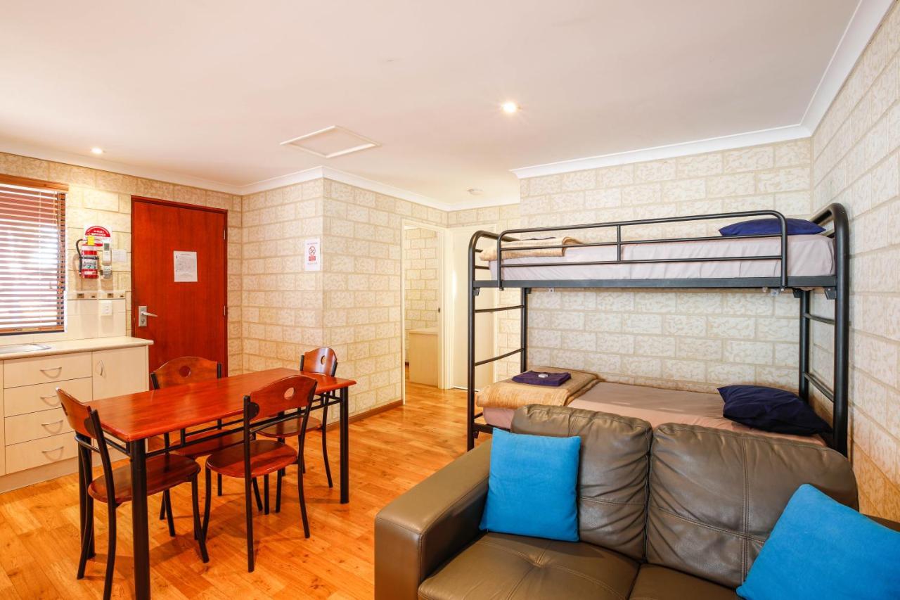 Kalbarri Tudor Holiday Park ภายนอก รูปภาพ