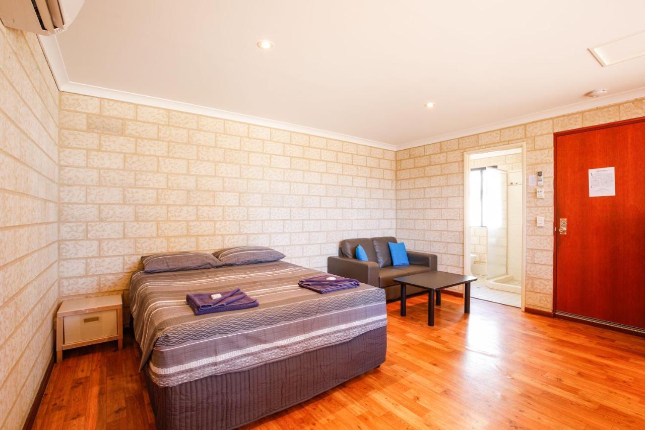 Kalbarri Tudor Holiday Park ภายนอก รูปภาพ