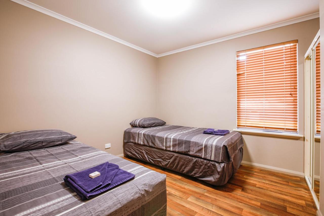 Kalbarri Tudor Holiday Park ภายนอก รูปภาพ