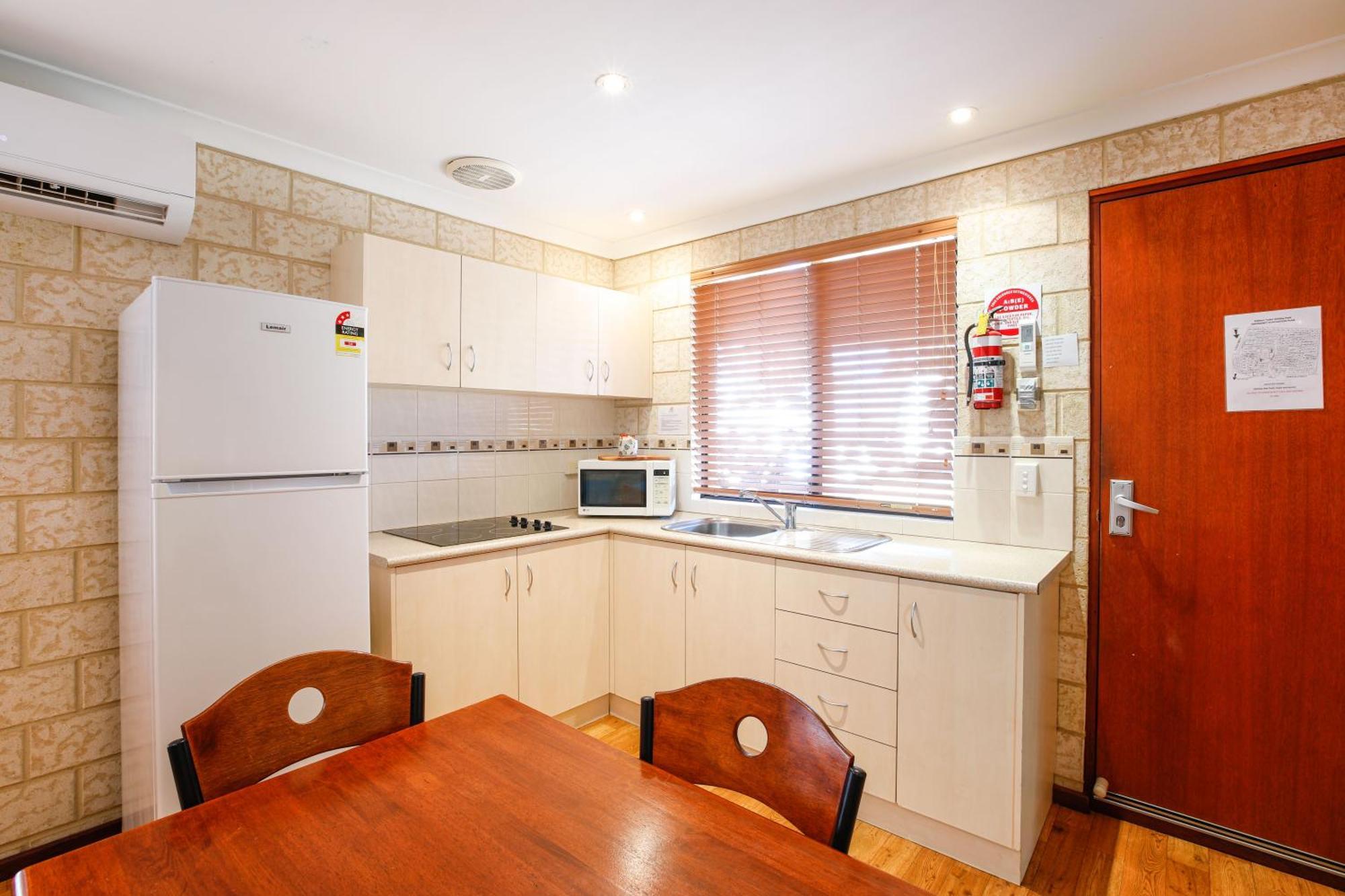 Kalbarri Tudor Holiday Park ภายนอก รูปภาพ
