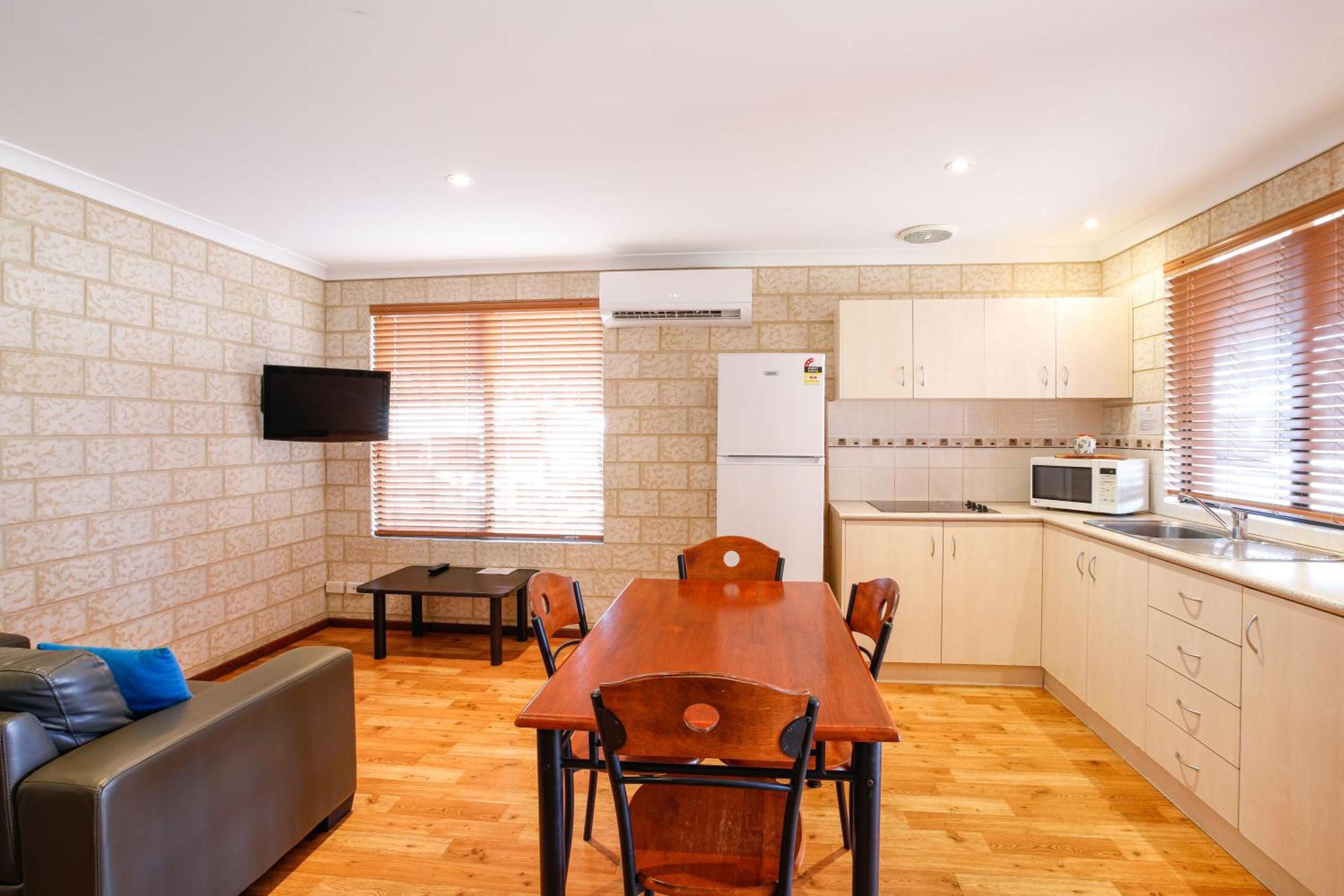 Kalbarri Tudor Holiday Park ภายนอก รูปภาพ