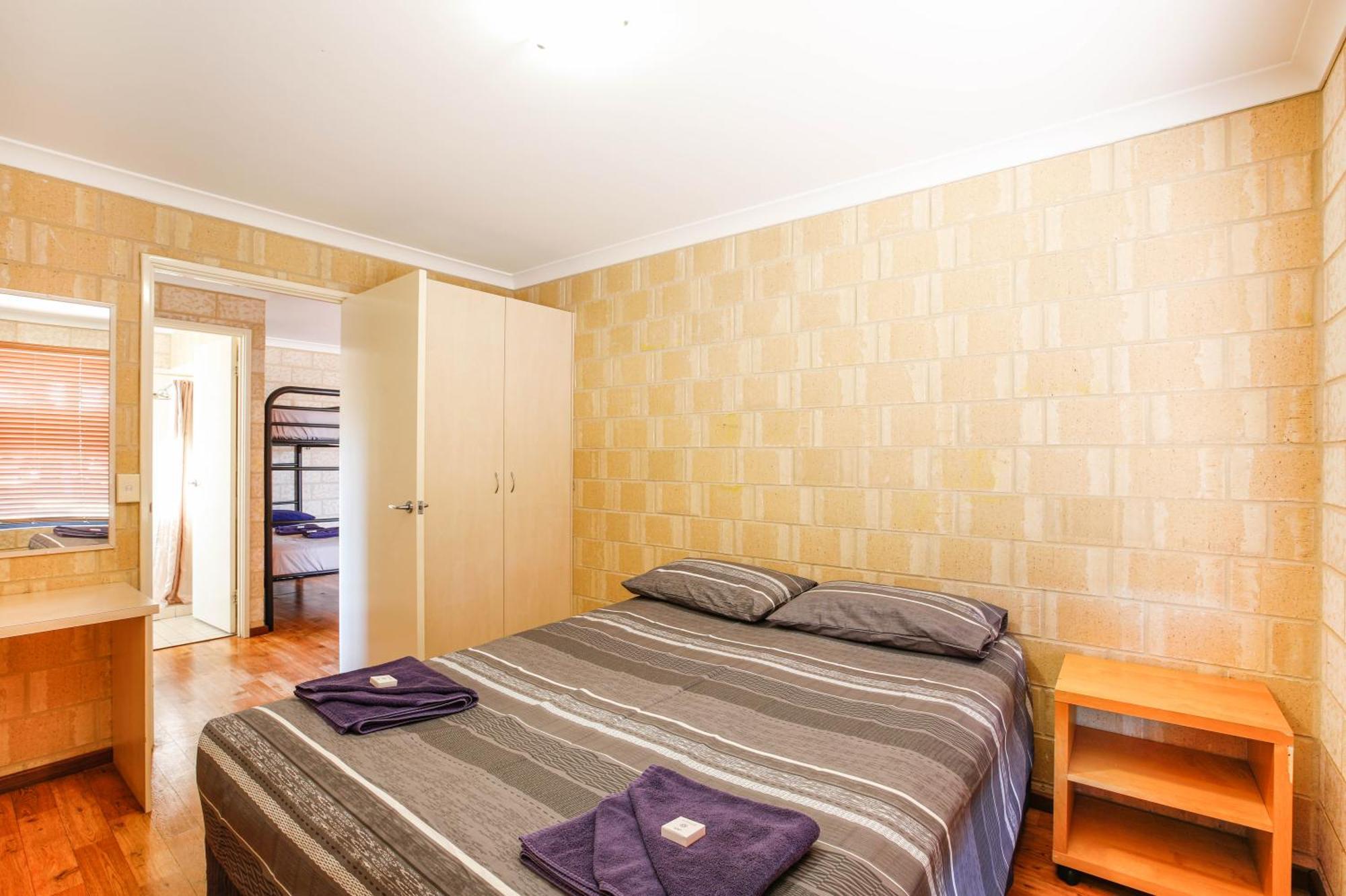 Kalbarri Tudor Holiday Park ภายนอก รูปภาพ
